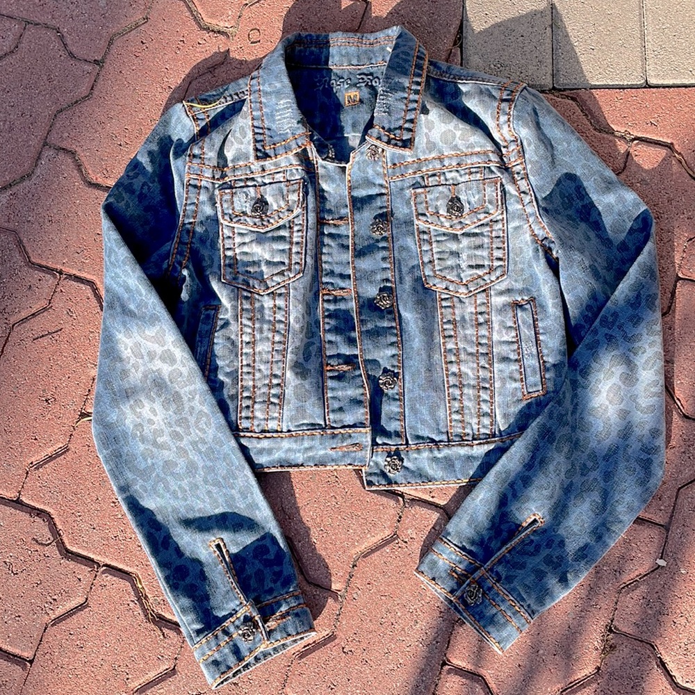 Cheetah print Jean jacket with rose buttons